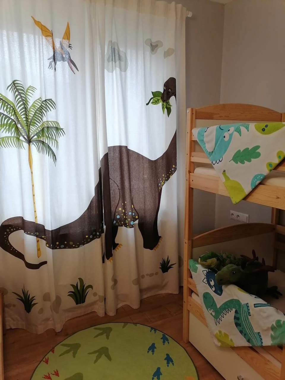 Bed, Photo of the whole room, Decorative detail, bunk bed