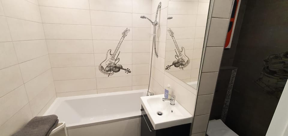 Shower, Bathroom, Bath, towels