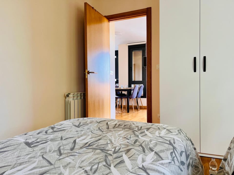 Bed, Photo of the whole room, Bedroom, wardrobe