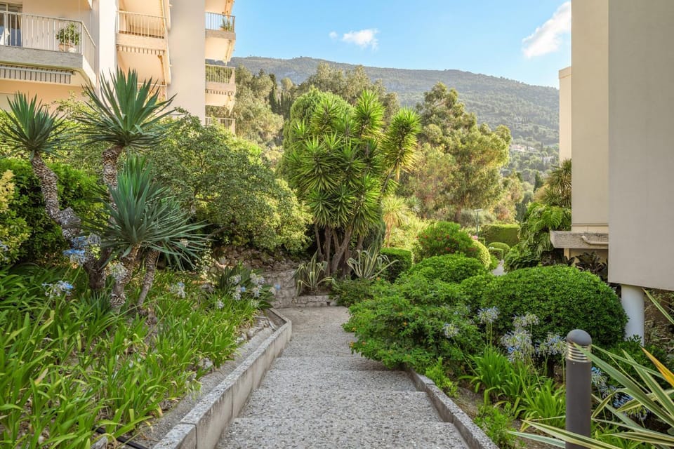 LES MIRADORS - Calme - Piscine - Parking privé - Apartment in Menton