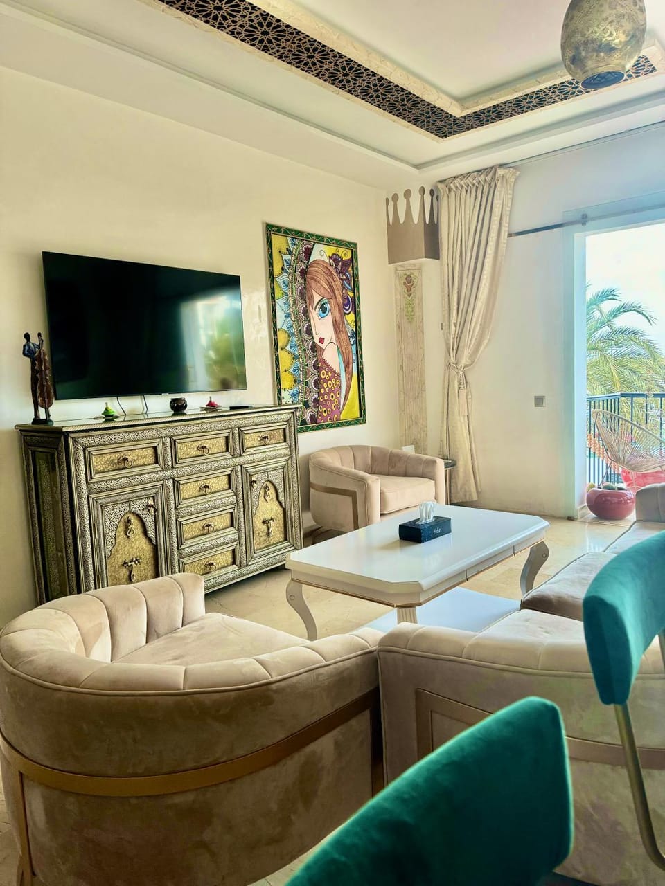 Communal lounge/ TV room, TV and multimedia, Living room, Seating area, Dining area