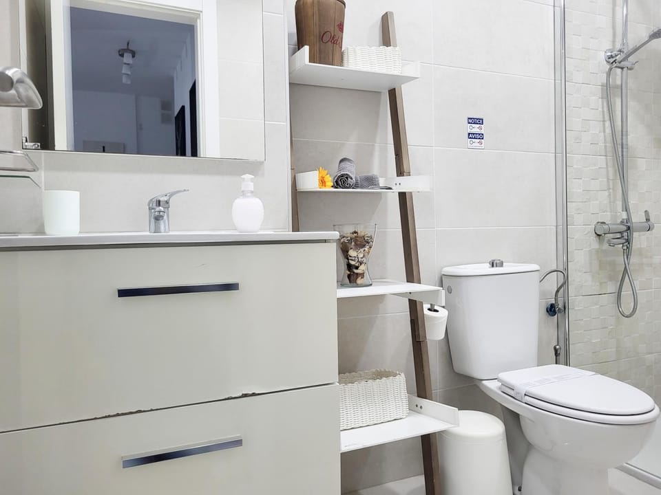 Shower, Toilet, Bathroom