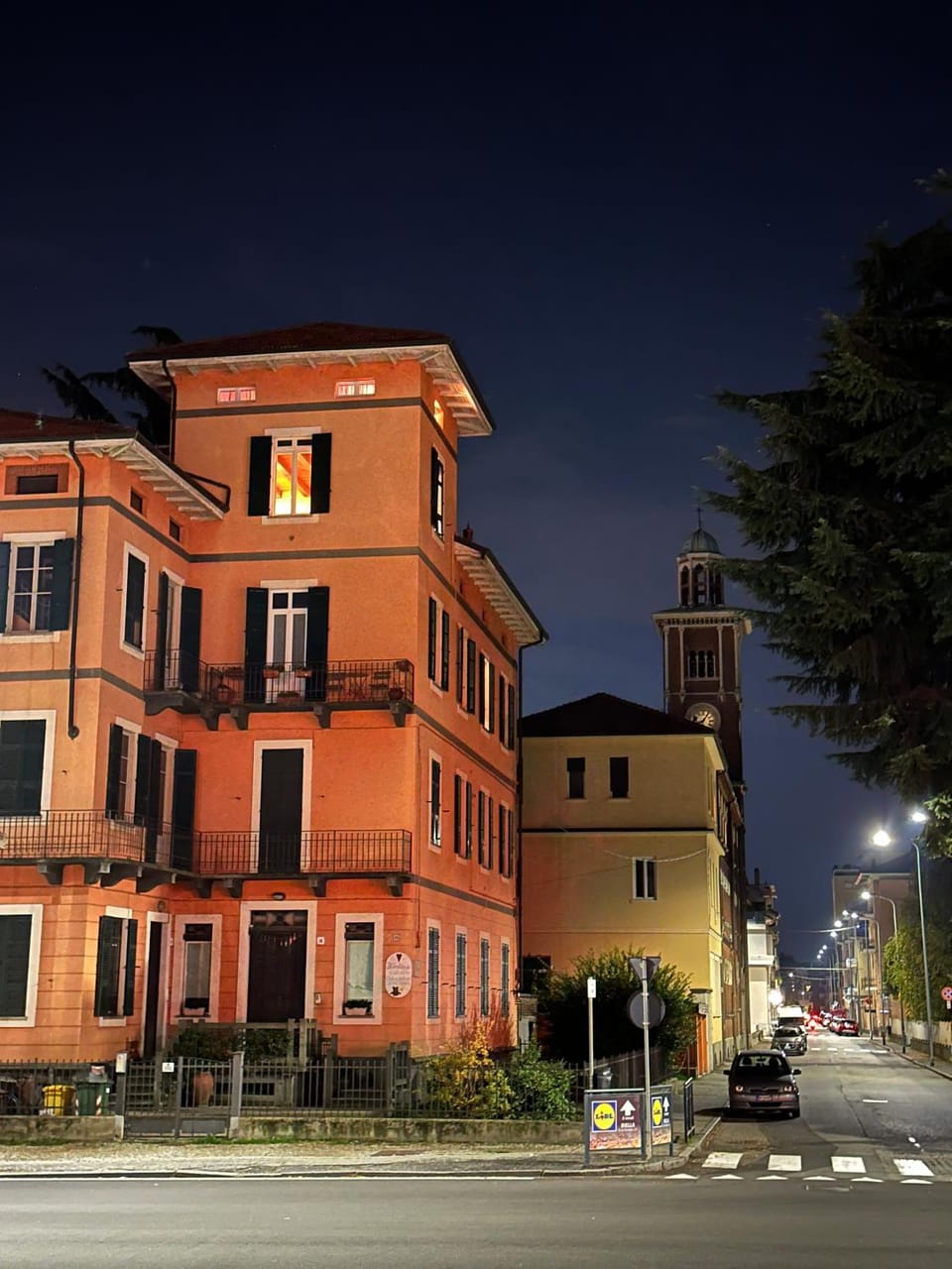 Property building, Night, Location