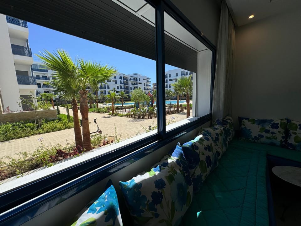 Day, Garden, Balcony/Terrace, Living room, Garden view