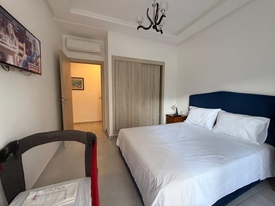 TV and multimedia, Bedroom, cot, air conditioner