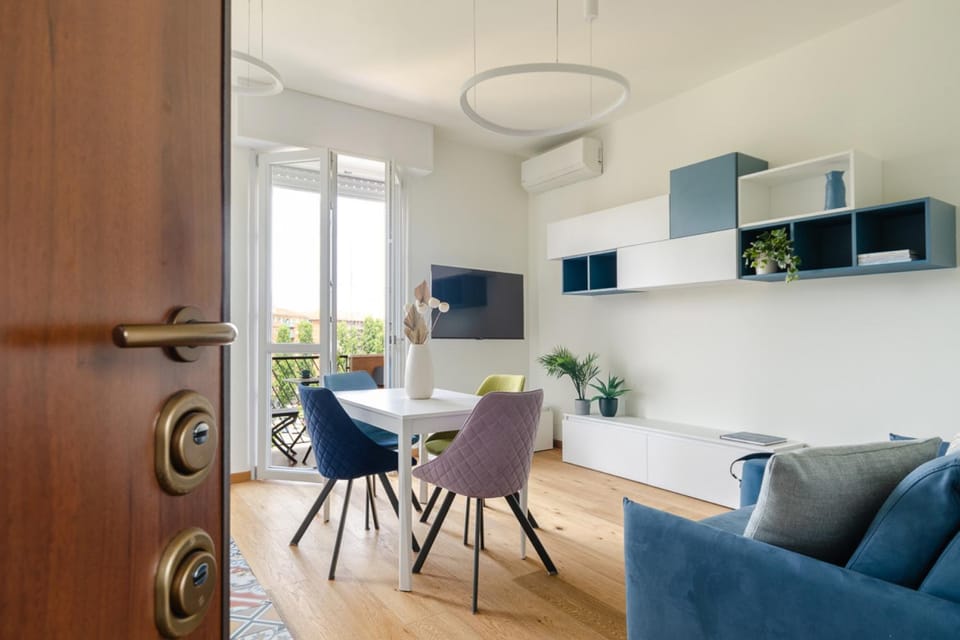 Communal lounge/ TV room, Living room, Dining area