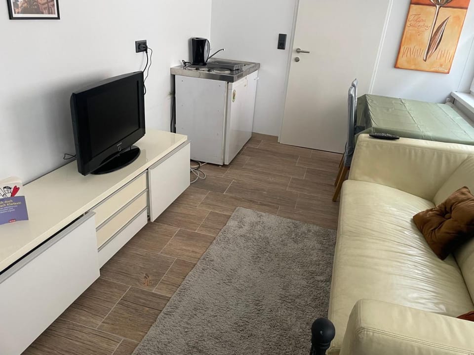 TV and multimedia, Kitchen or kitchenette, Living room