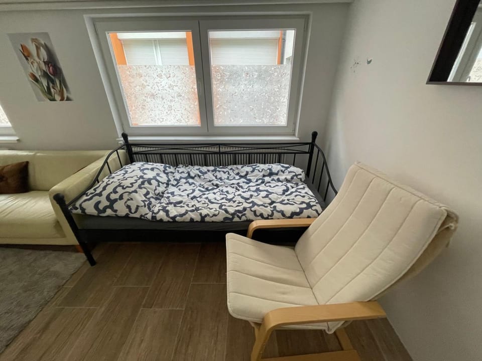 Bed, Seating area