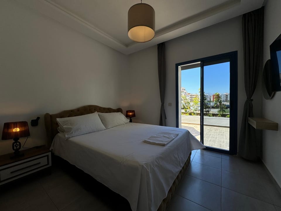 Bed, TV and multimedia, Photo of the whole room, Bedroom, air conditioner