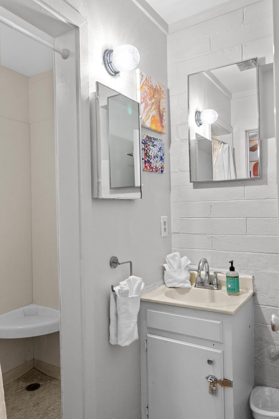 Sunlit Palm Cottage in Uptown Phoenix Apartment in Phoenix