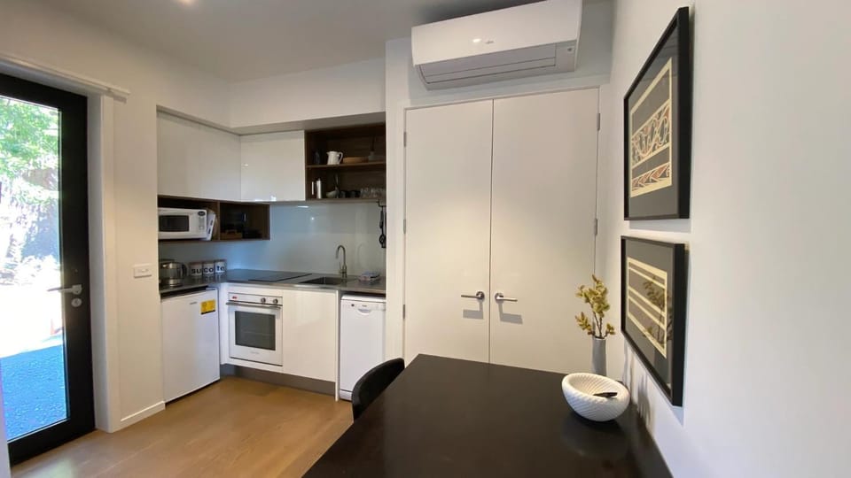 Dining area, dishwasher, heating, oven, stove, kitchen