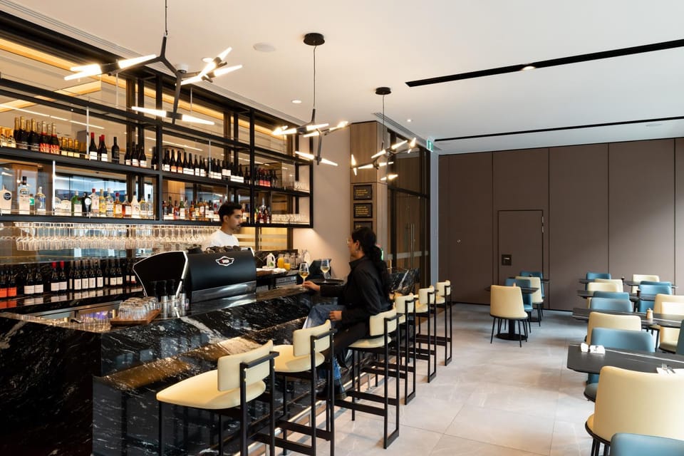 Restaurant/places to eat, Restaurant/places to eat, Lounge or bar, Seating area