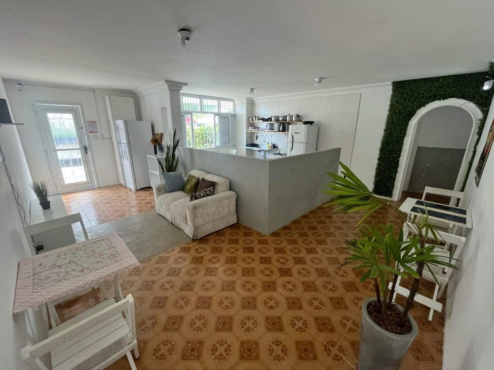 Quarto com varanda privada a 160 metros da Praia do Farol da barra 3 House in Salvador