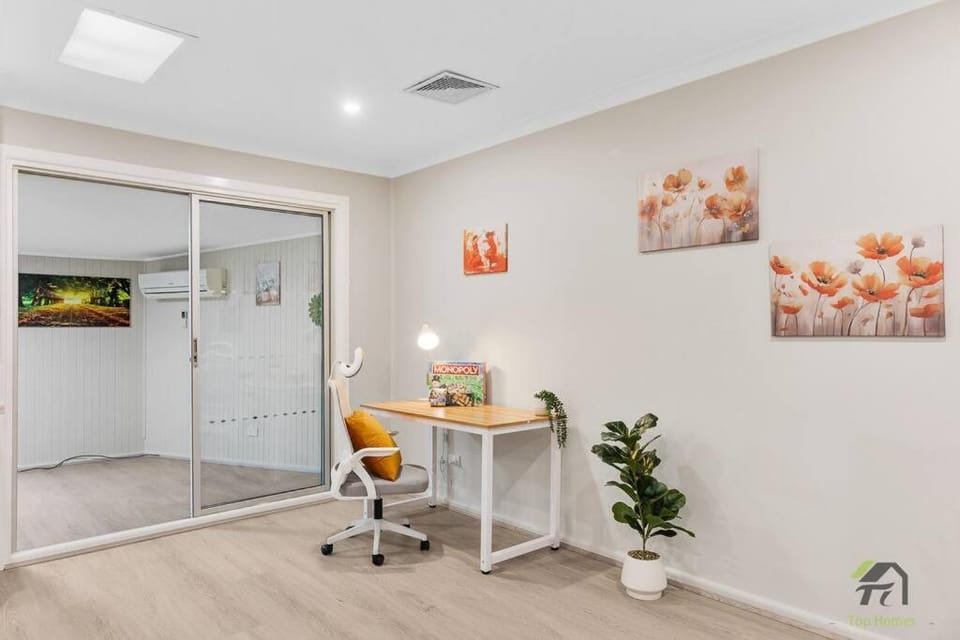 Nederland Lady's Next in Beacon Hill Villa in Sydney