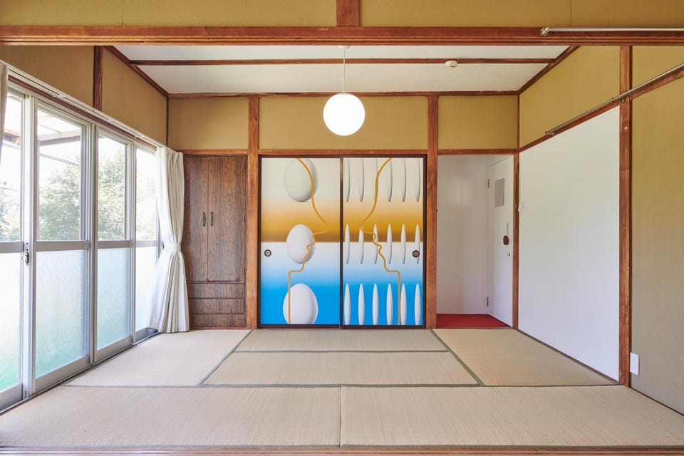 Photo of the whole room, Decorative detail
