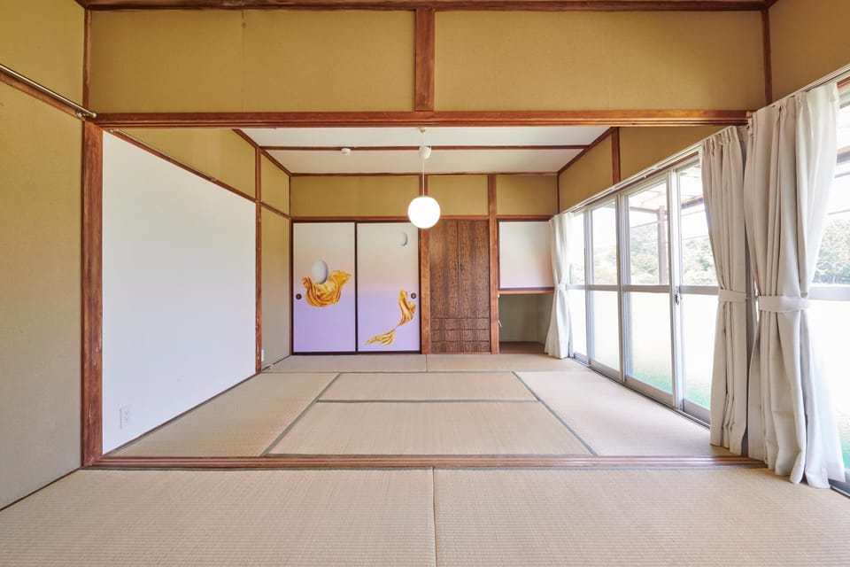 Photo of the whole room, Decorative detail