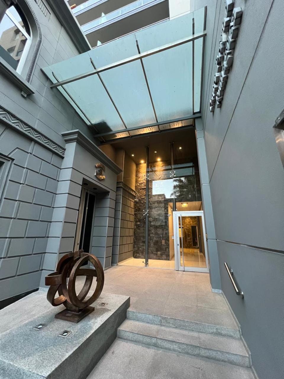 Facade/entrance
