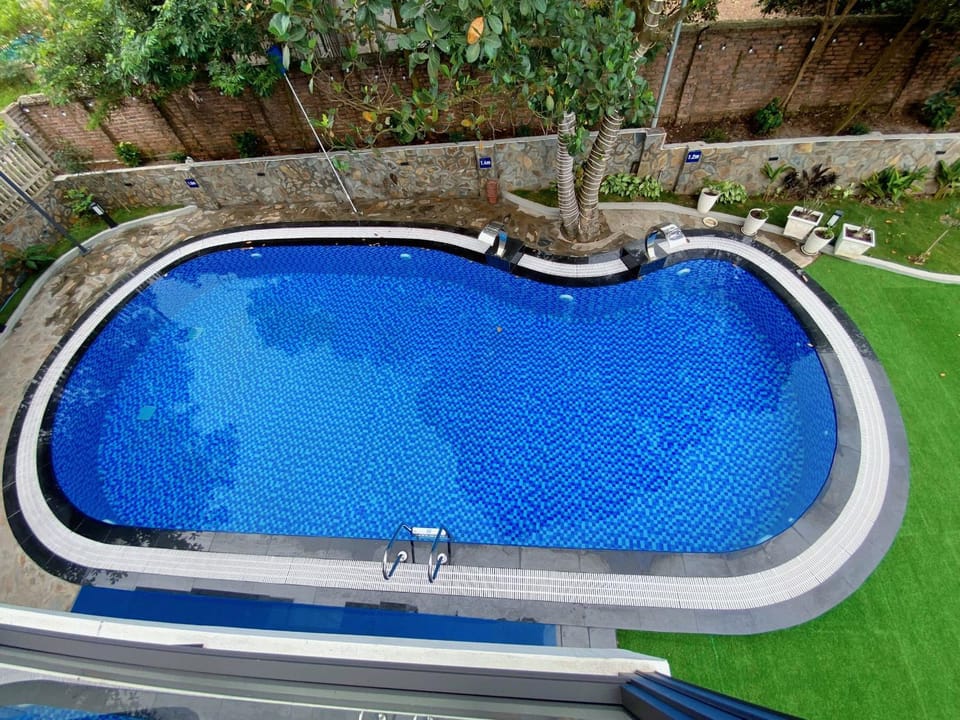 Day, Swimming pool