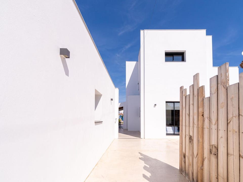 Villa Contemporánea con Piscina en Empuriabrava - HISP-288-65 Villa in Alt Empordà