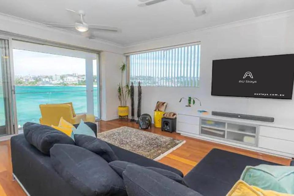Ocean view luxury 3 bedroom home with balcony Apartment in Sydney
