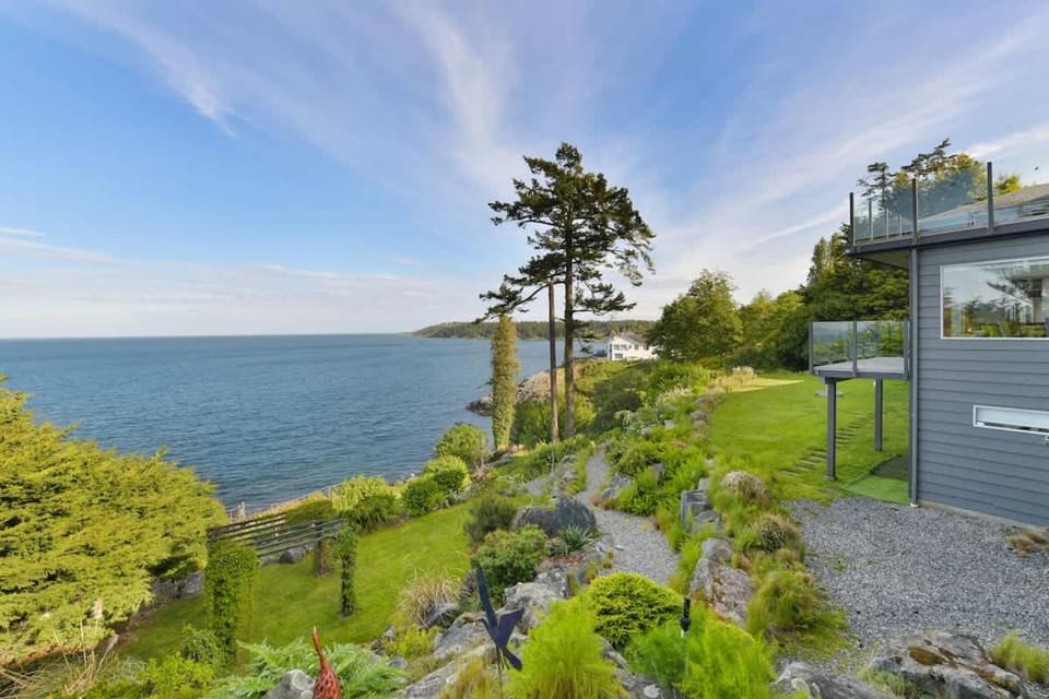 Oceanfront Oasis House in Vancouver Island