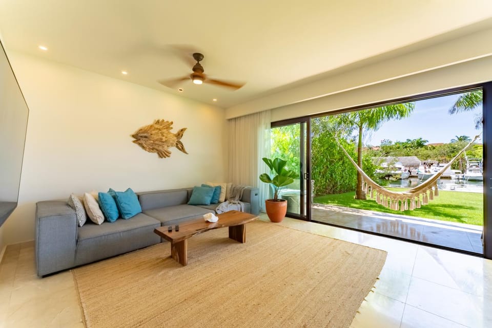 Day, Garden, Living room, Seating area, Garden view