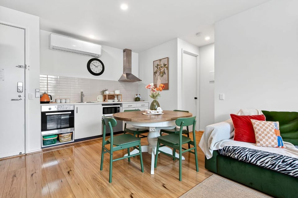 Kitchen or kitchenette, Living room, Seating area, Dining area, dishwasher, oven, stove, toaster