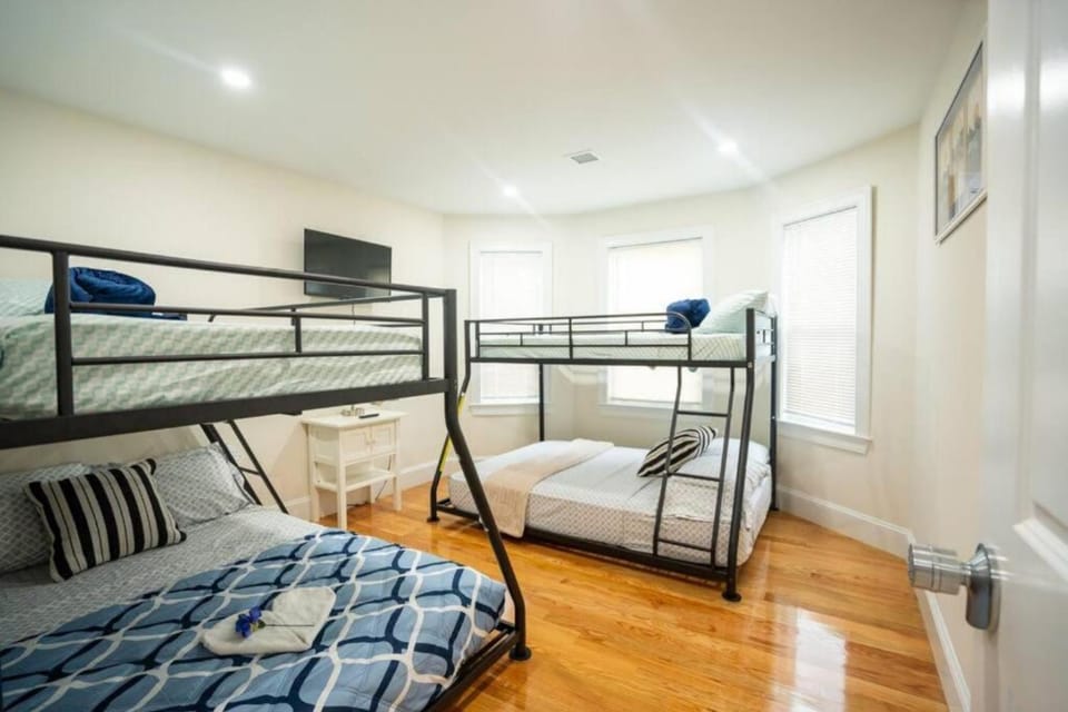 Breezy 3BR Boston Apt - Bathtub, Parking, TV, Walk to Train 803 Apartment in Quincy