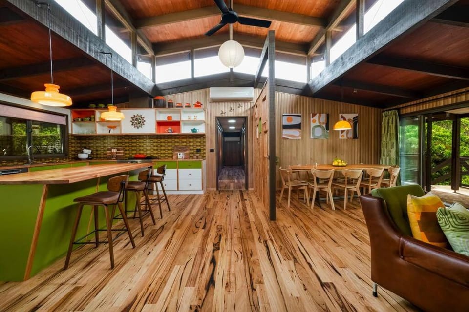 Kitchen or kitchenette, Seating area