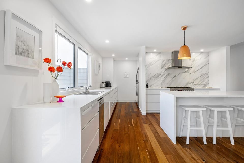 Poolside Sorrento Style House in Portsea