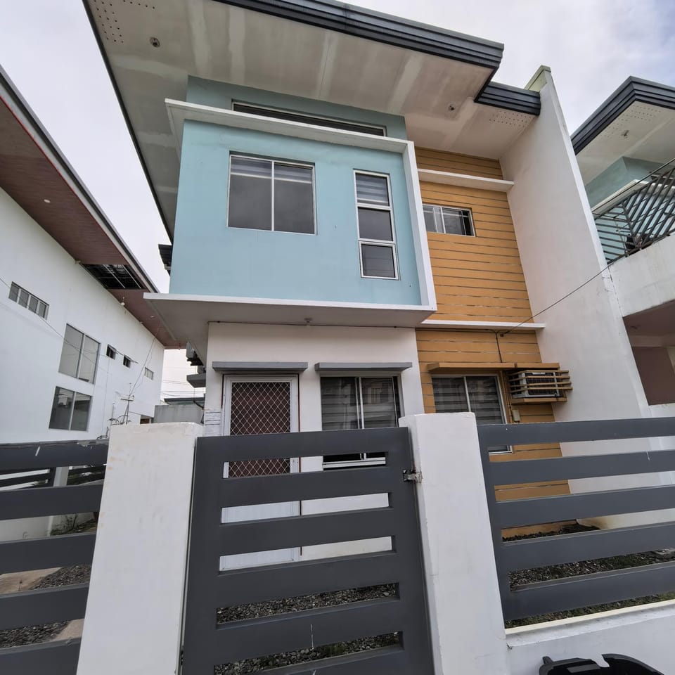 Davao City Airport Transient Rooms by Lemonique Vacation rental in Davao City
