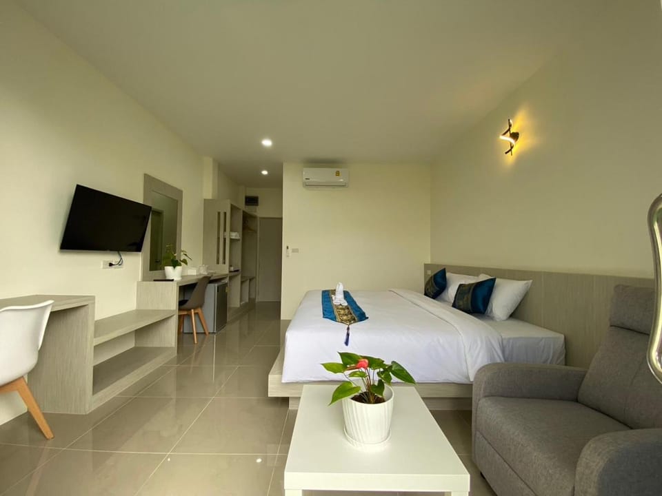 Photo of the whole room, Bedroom