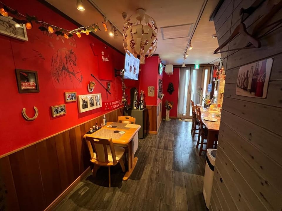 Restaurant/places to eat, Lounge or bar