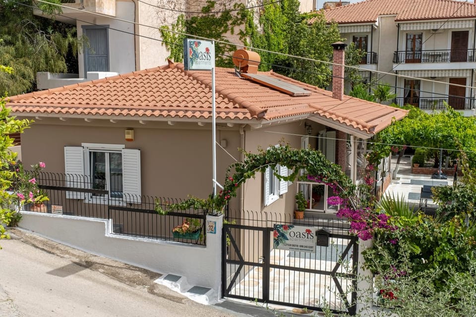 Property building, Neighbourhood, Street view, Location