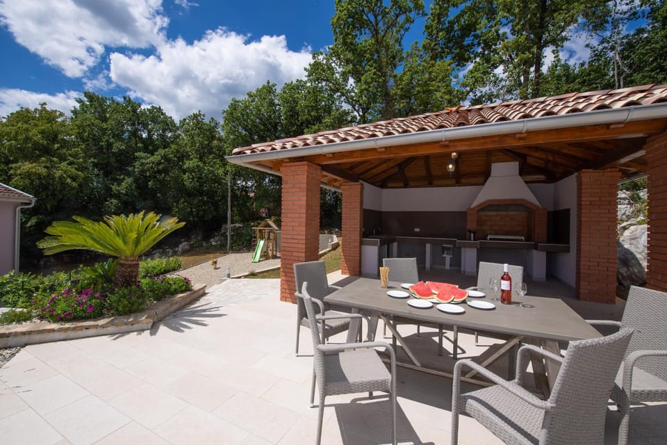 BBQ facilities, Garden, Seating area