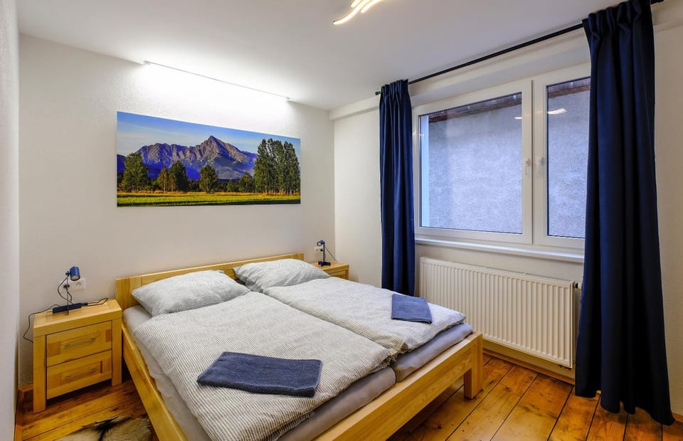 Photo of the whole room, Bedroom, towels