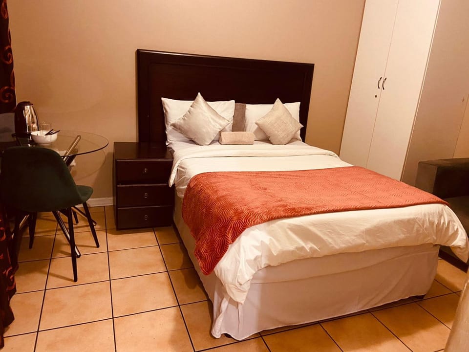 Eccoo OR Tambo Airport lodge Apartment in Gauteng