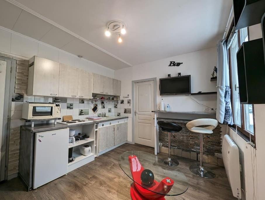 TV and multimedia, Kitchen or kitchenette, Dining area, pet friendly, stove, toaster