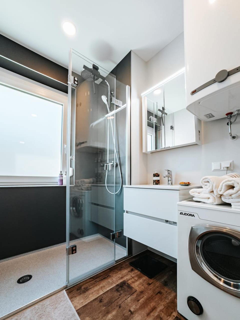 Shower, Bathroom, towels, washing machine