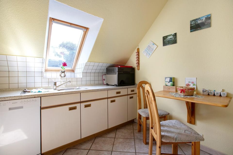 Property building, Kitchen or kitchenette, Living room