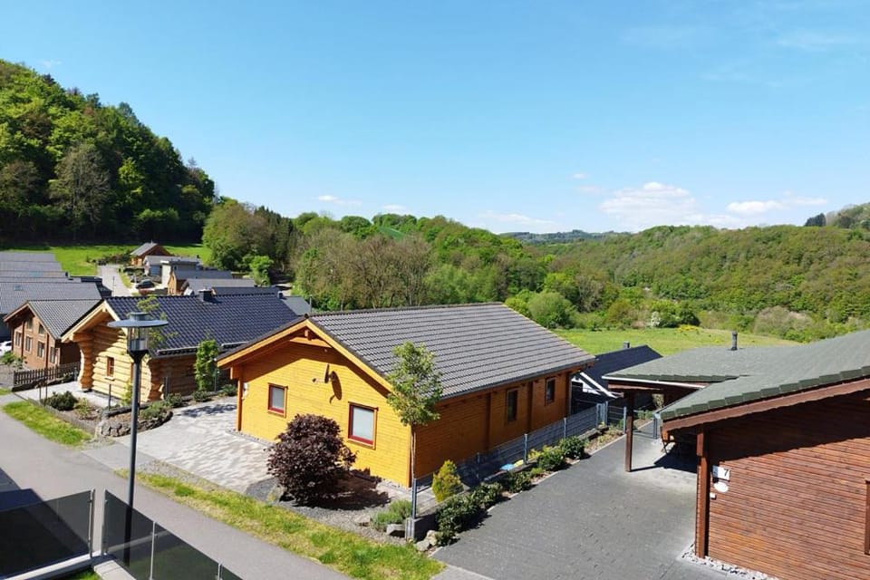 Neighbourhood, Street view