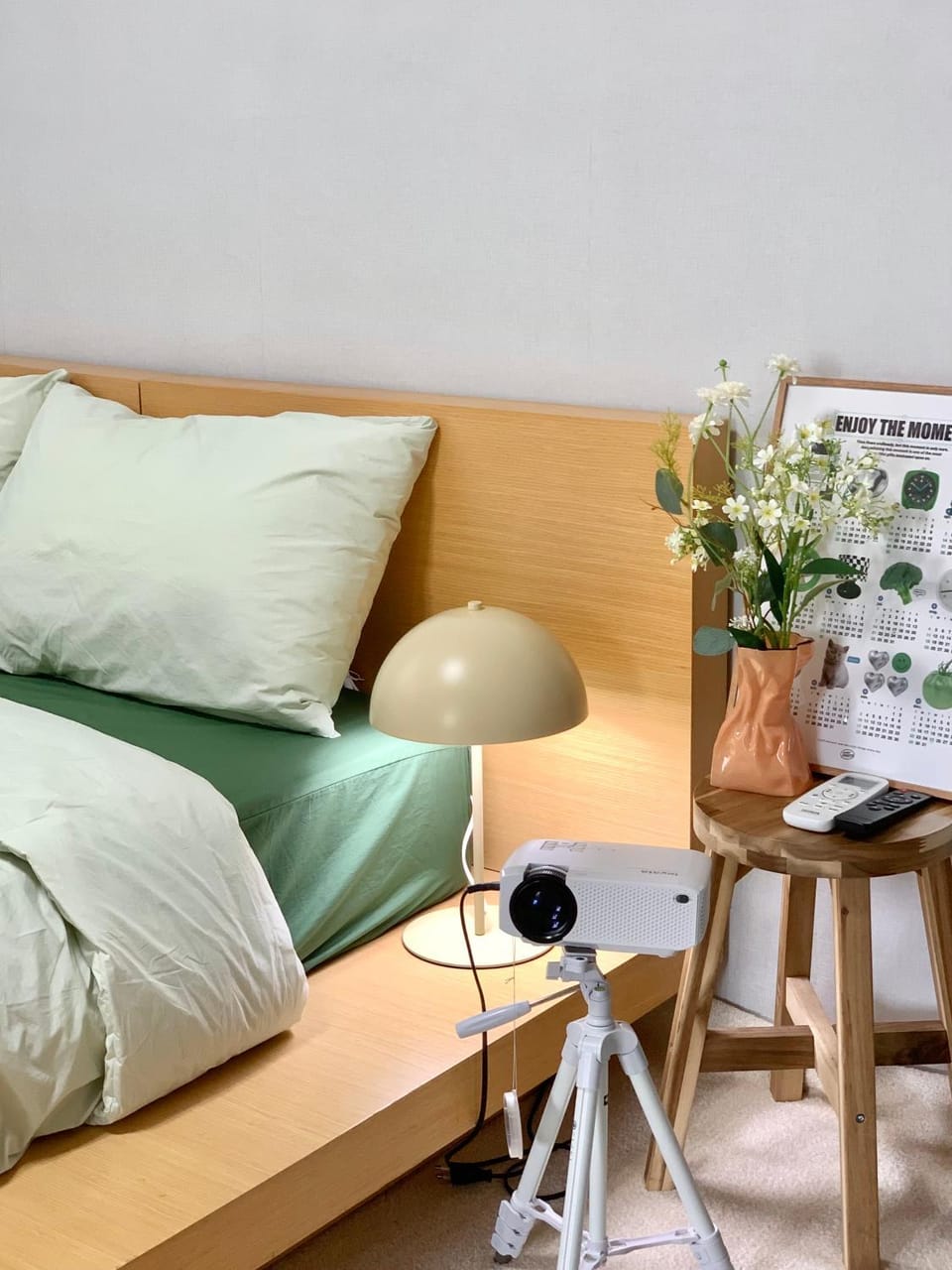 Bedroom, internet