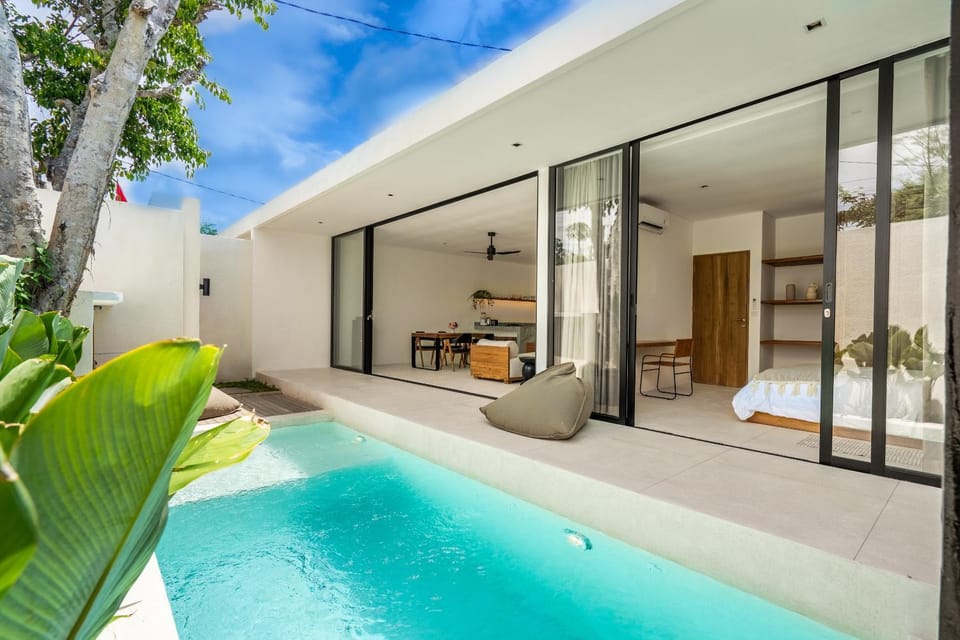 Property building, Garden view, Pool view, Swimming pool