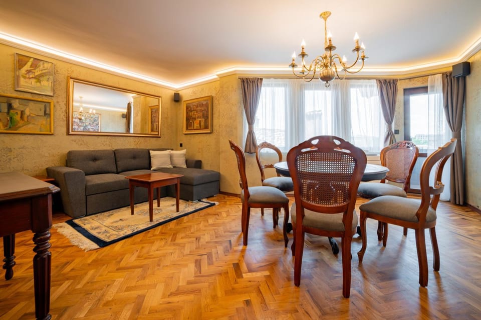 Living room, Seating area, Dining area