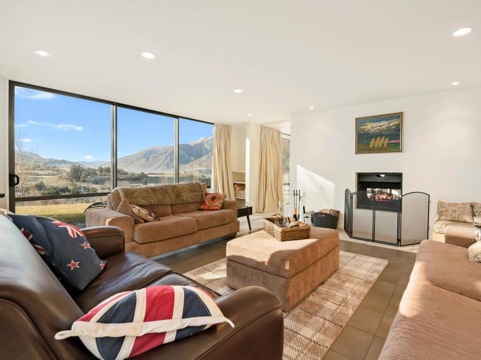 Natural landscape, TV and multimedia, Living room, Mountain view