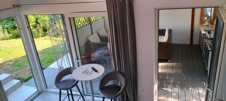 Balcony/Terrace, Dining area