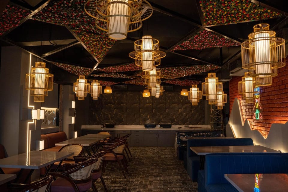 Restaurant/places to eat, Restaurant/places to eat, Lounge or bar