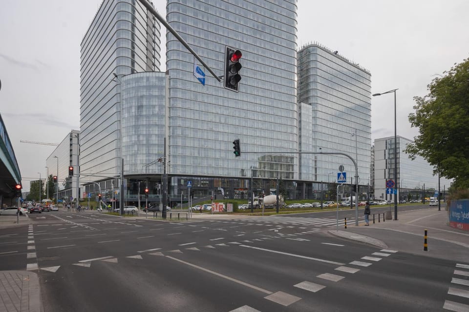 Property building, Neighbourhood, Location