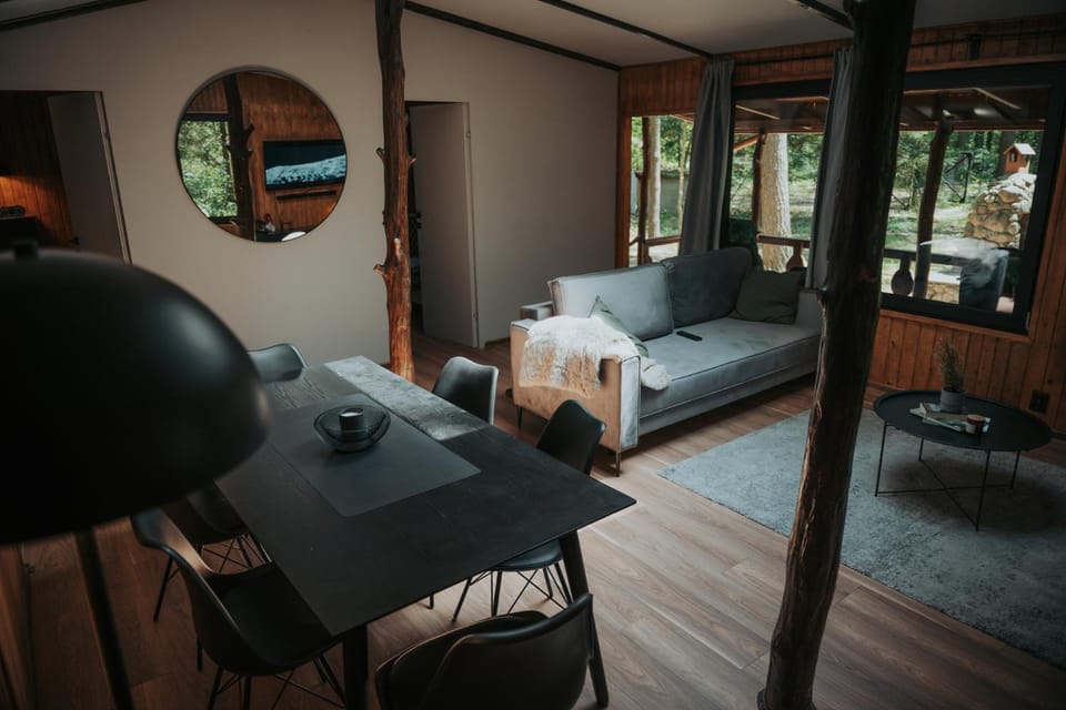 Seating area, Dining area