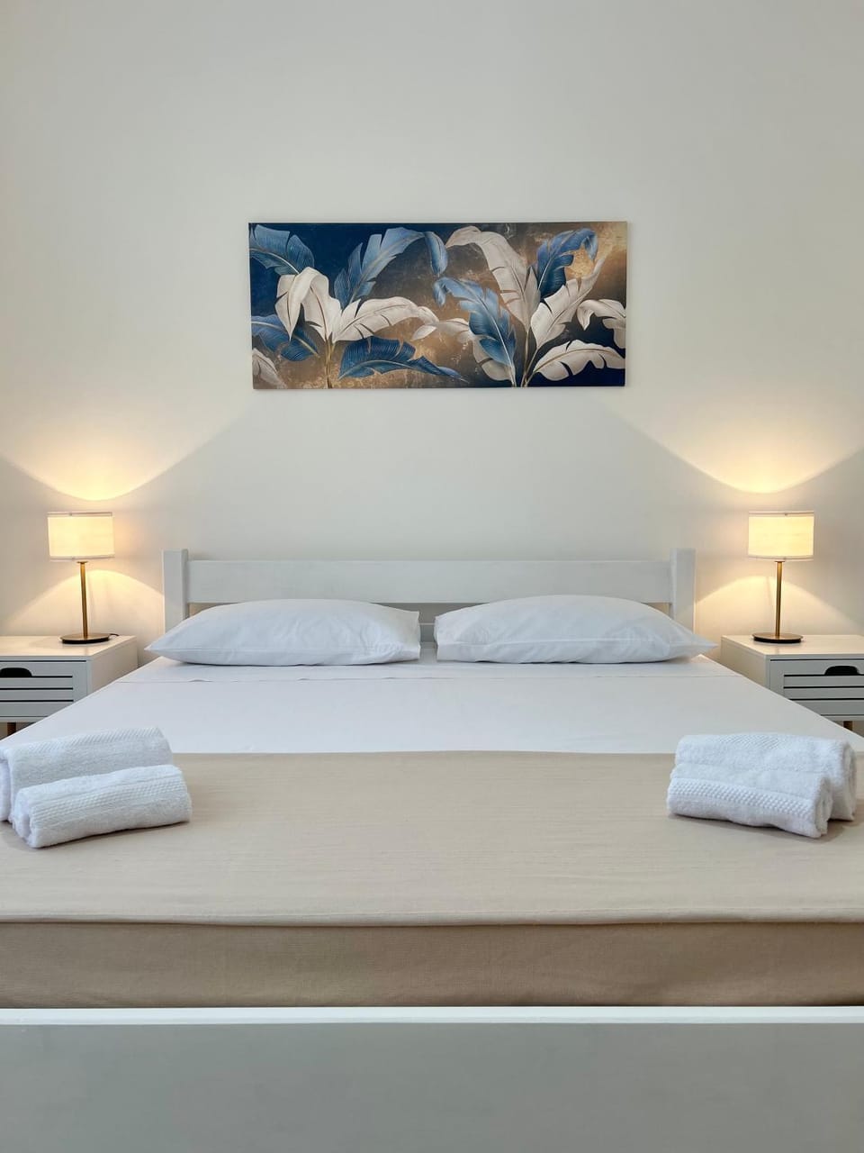 Bed, towels